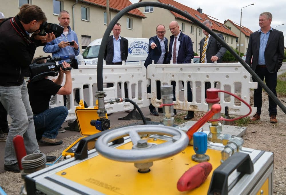 OB Wiegand beim Baustellenbesuch.