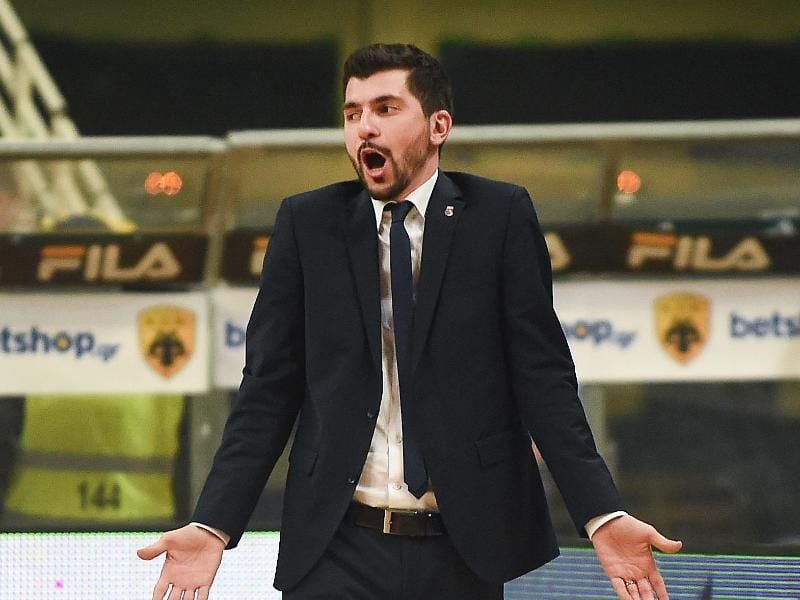 Trainer Federico Perego wurde wegen unsportlichen Verhaltens für ein Spiel der BBL gesperrt. Foto: Angelos Tzortzinis/DPA/dpa
