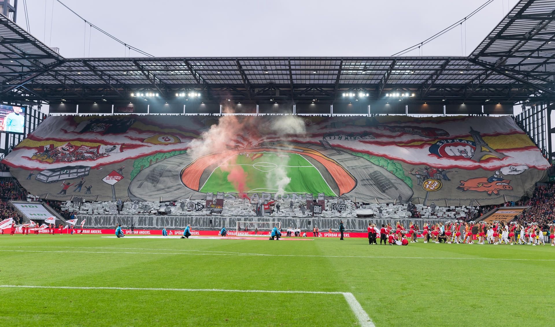 Die Kölner Fans mit einer Choreo vor einem Heimspiel.