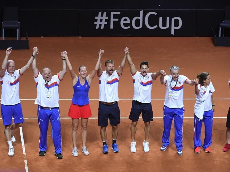Tschechiens Team feiert den Einzug in das Fed-Cup-Finale. Foto: Marijan Murat