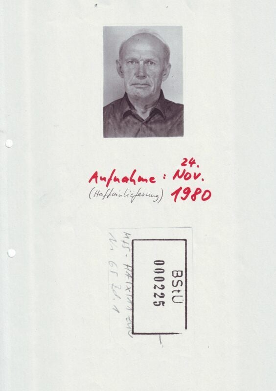 Karl Jäger, aufgenommen von der Staatssicherheit 1980. Jäger erschoss als Angehöriger einer Sondereinsatztruppe bei mehreren Massenerschießungen wie der 1941 in Dubossary in der Moldauischen SSR hunderte Menschen.