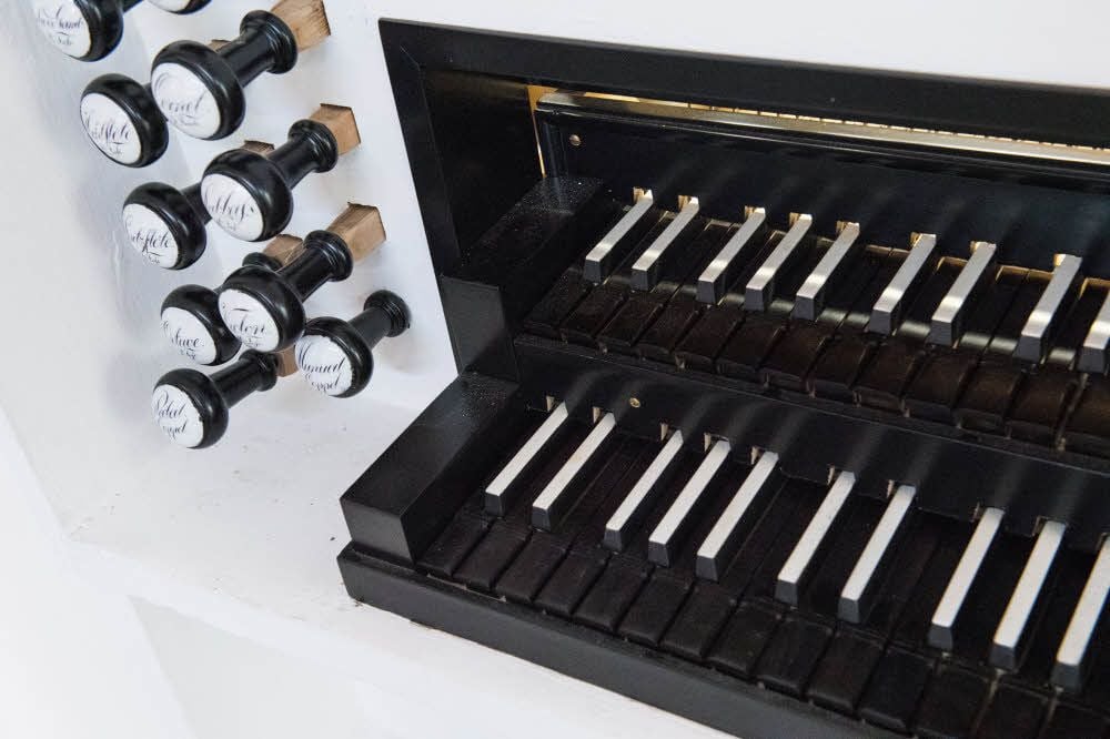 In neuem Glanz: Spieltisch der 1828 von Johann Christian Adam Gerhard gebauten Casekirchener Orgel, die erneuert und restauriert wurde.