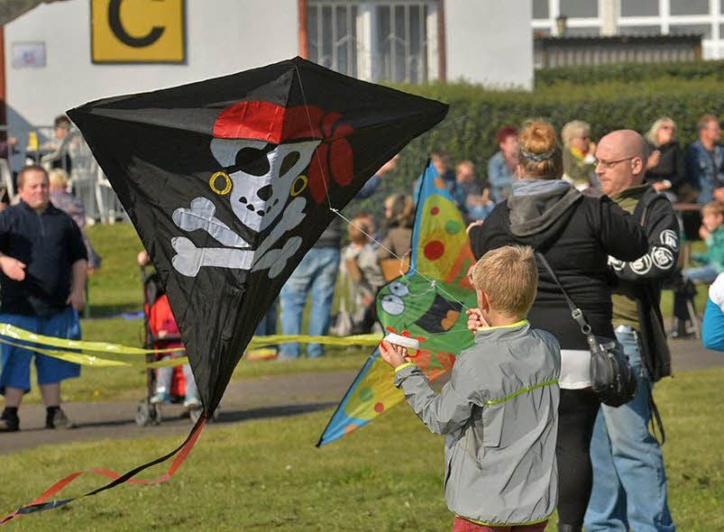 Das Drachenfest auf dem Flugplatz in Aschersleben zieht in jedem Jahr viele Besucher an.