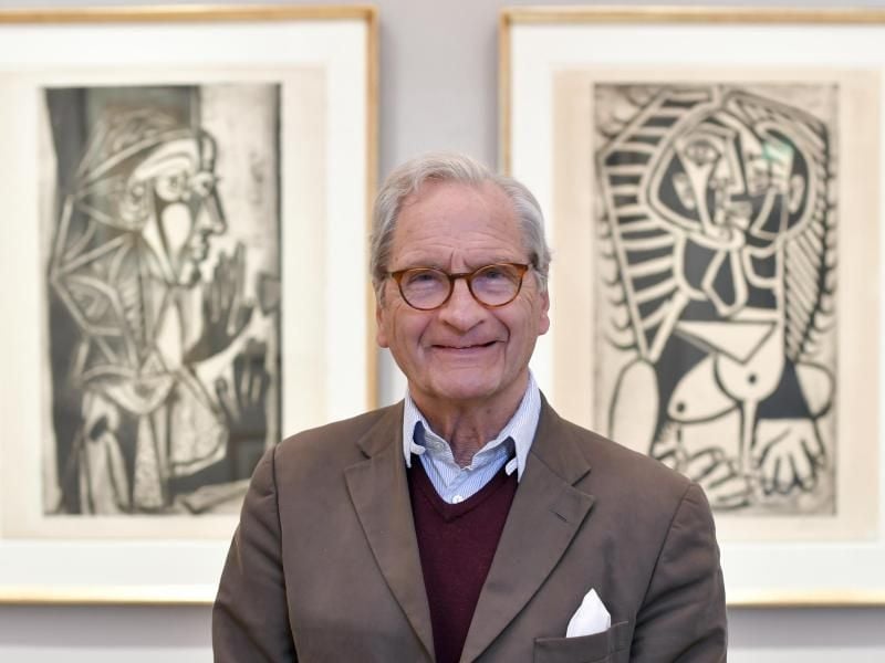 Der Kunstsammler Bernd Schultz in der Villa Griesebach vor einem Teil seiner Sammlung. Hier "La femme à la fenêtre" (l) "L’Égyptienne"von Pablo Picasso. Foto: Jens Kalaene