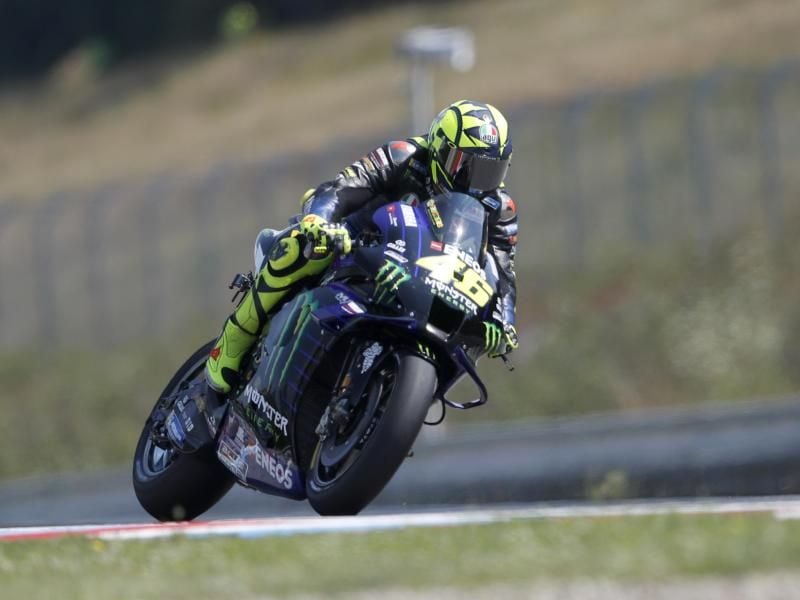 Valentino Rossi: „Wir müssen verstehen, dass unsere Motorräder bei diesen Geschwindigkeiten Geschosse sind.”. Foto: Petr David Josek/AP/dpa