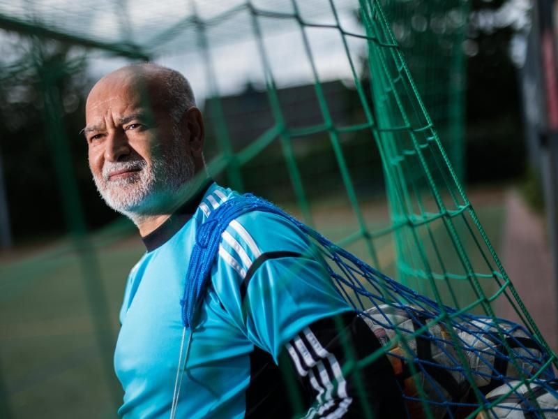 Reza Parsaei steht für den FC livingroom Mainz e.V. im Tor. Foto: Andreas Arnold