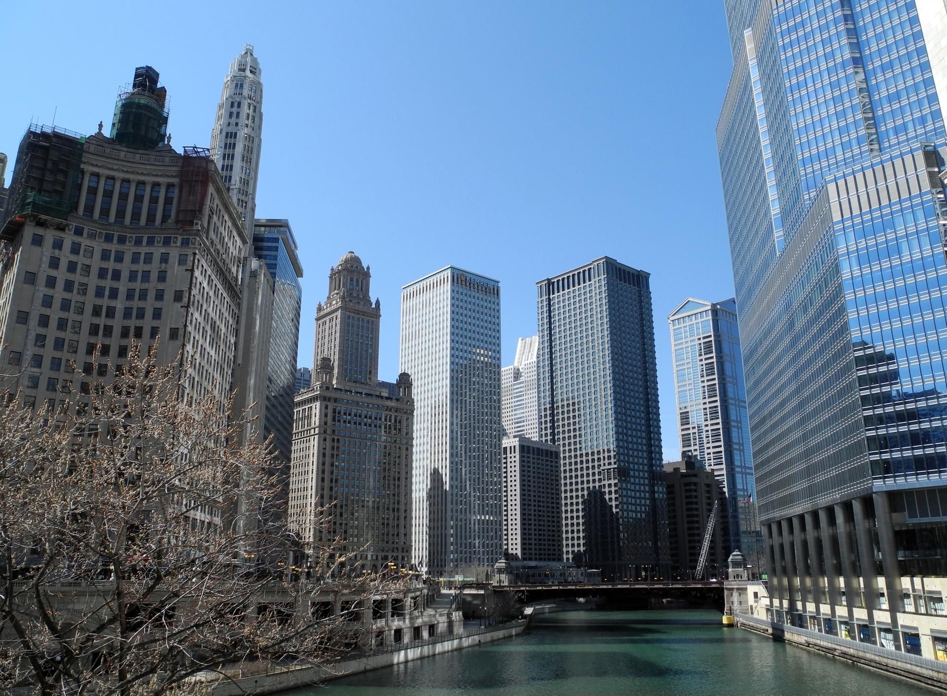 In einem Wolkenkratzer in Chicago ist ein Aufzug 84 Etagen in die Tiefe gerast.