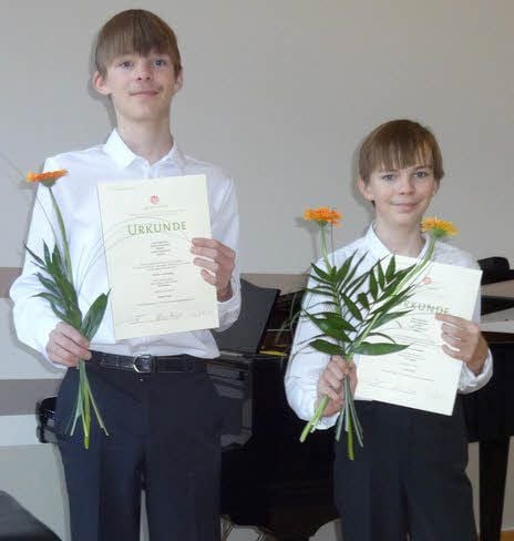 Jonas (li.) und Justin Lohrmann räumen nicht zum ersten Mal ab bei „Jugend musiziert“.