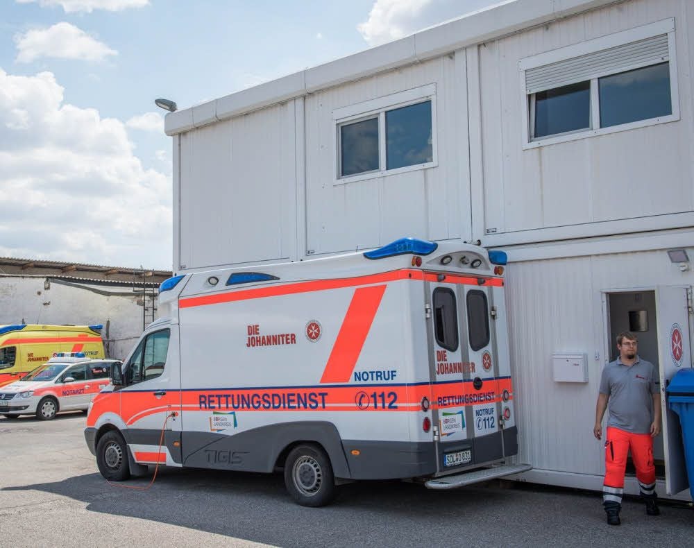 Die Rettungswache der Johanniter-Unfallhilfe befindet sich wieder in Naumburg. Sie ist als Zwischenlösung in einem Containerbau auf dem Gelände der Personenverkehrsgesellschaft an der Halleschen Straße untergebracht.