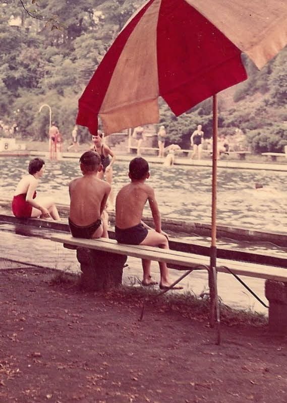 Ausruhen auf der Bank am Beckenrand unterm Sonnenschirm - auch das ging.