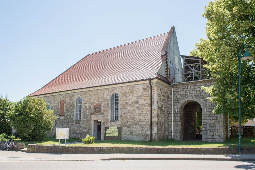 Die Kirche, über deren Abriss Ende der 1990er Jahre diskutiert worden war, ist heute ein lebendiges kulturelles Zentrum des Dorfes.