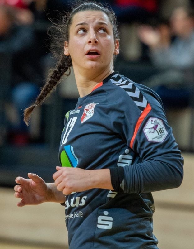 Zwischendurch blickt Anica Gudelj mal auf die Anzeigetafel.