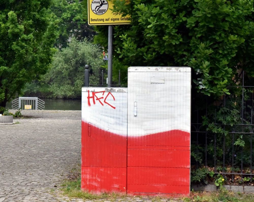An der Pfennigbrücke wurde ein Stromkasten beschmiert.