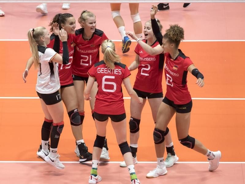Haben gegen Russland bei der EM den dritten Vorrundensieg geholt: Die deutschen Volleyball-Frauen. Foto: Martin Baumann/TASR