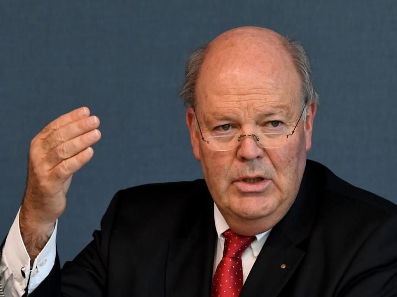 Schleswig-Holsteins Innenminister Hans-Joachim Grote. Foto: Carsten Rehder/Archiv
