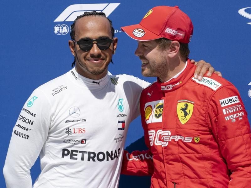 Lewis Hamilton (l) will Sebastian Vettel trotz seines großen Vorsprungs nicht abschreiben. Foto: Paul Chiasson/The Canadian Press/AP