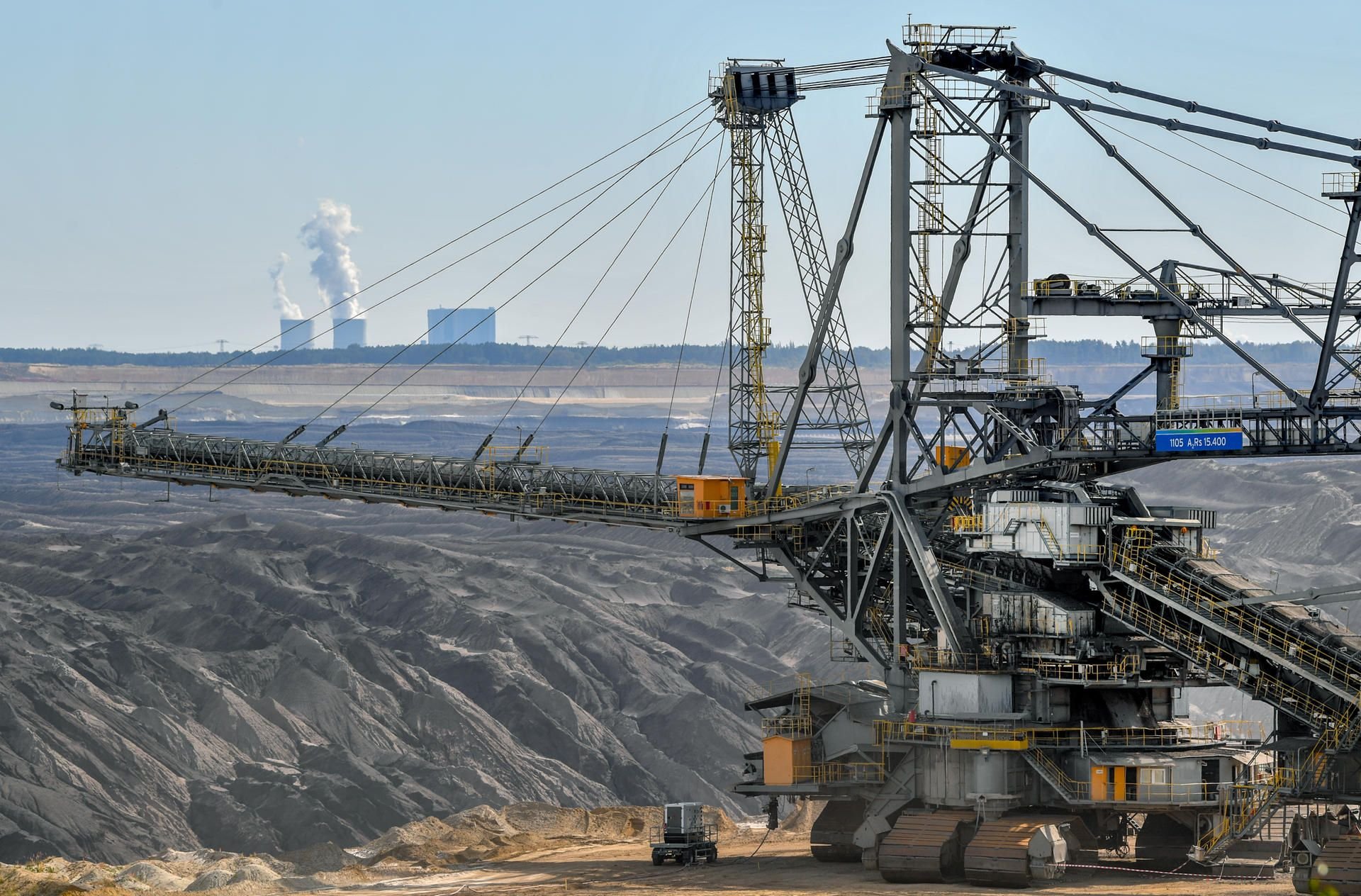 Nach dem Auslaufen des Braunkohle-Bergbaus fallen in Ostdeutschland tausende gut bezahlte Arbeitsplätze weg. Wie soll das kompensiert werden?