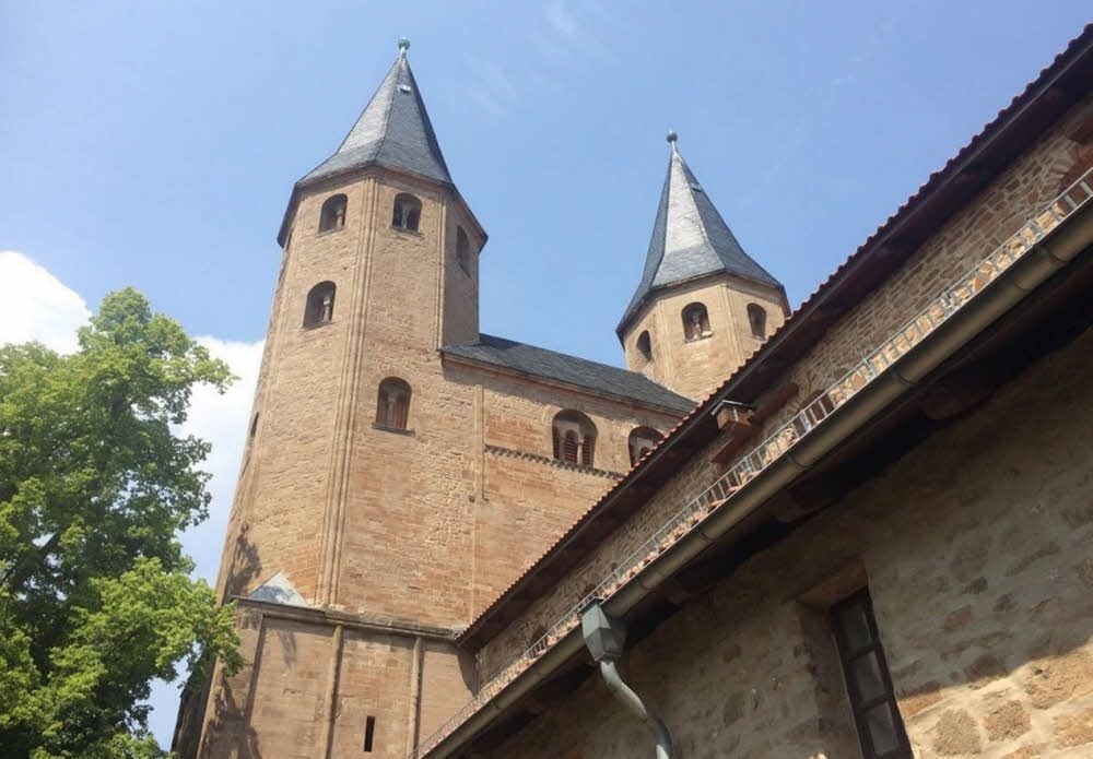 Blick auf die Kirche des Klosters Drübeck bei Ilsenburg.