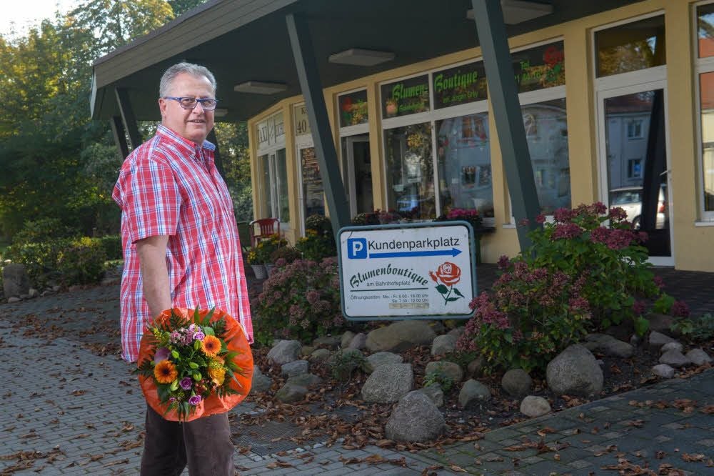 Jürgen Grey hat 27 Jahre die Blumenboutique gegenüber vom Köthener Bahnhof betrieben.