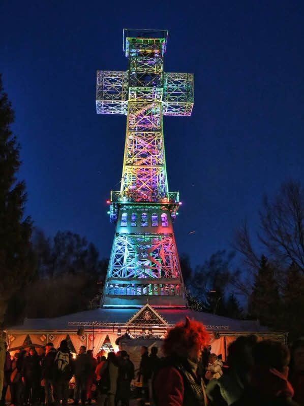 Die Walpurgisnacht auf dem Großen Auerberg bei Stolberg lockt Touristen von Nordhausen bis Halle an.