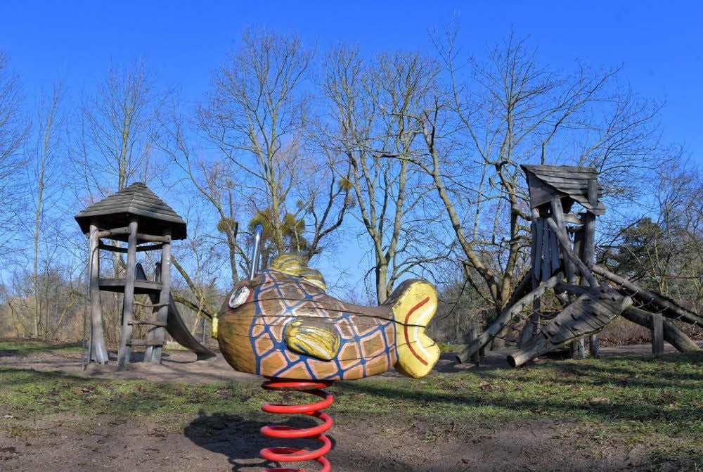 Der Spielplatz im Schillerpark in Dessau-Nord wartet dringend auf eine Aufwertung.