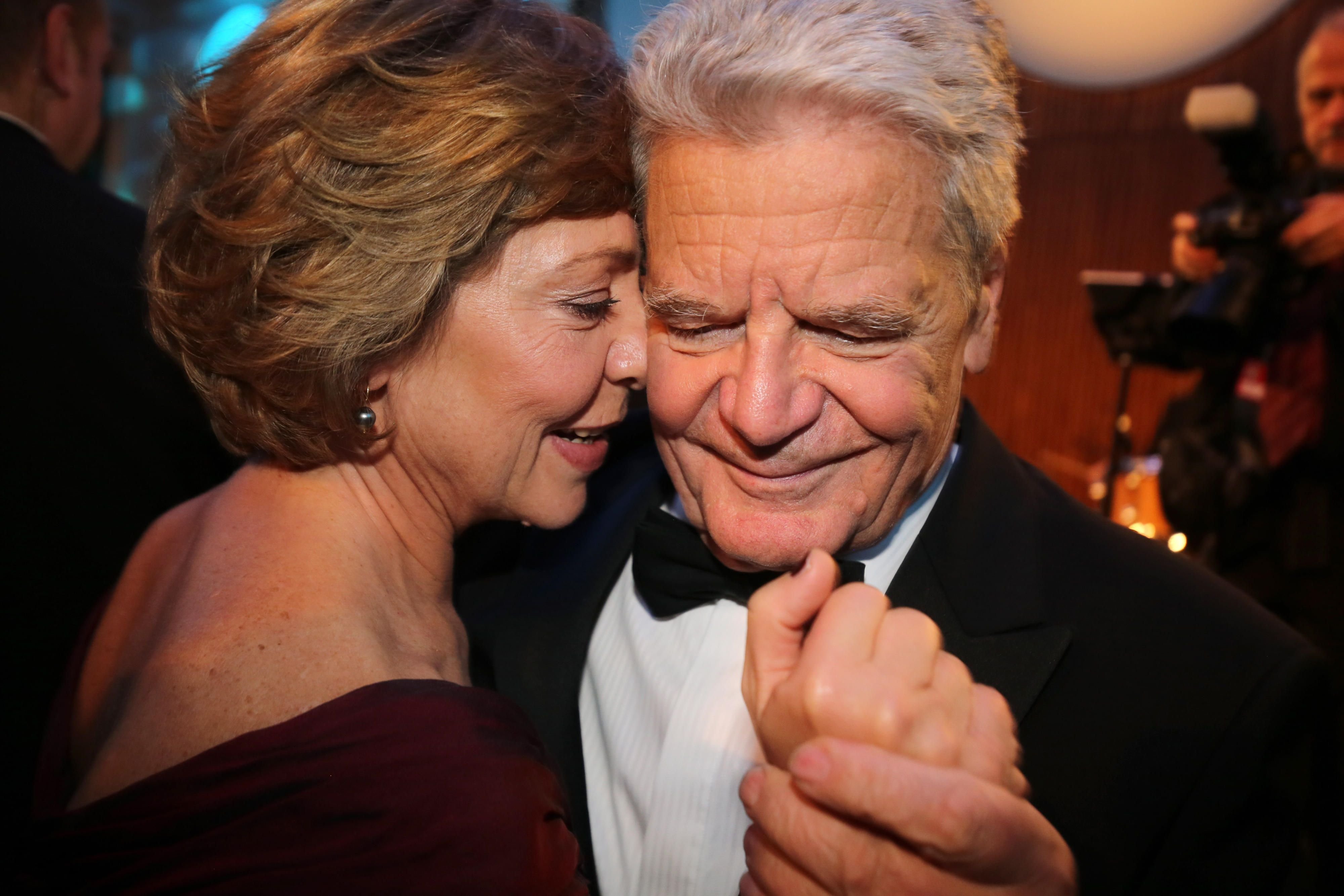 Bundespräsident Joachim Gauck mit seiner Lebensgefährtin Daniela Schadt beim Bundespresseball in Berlin.