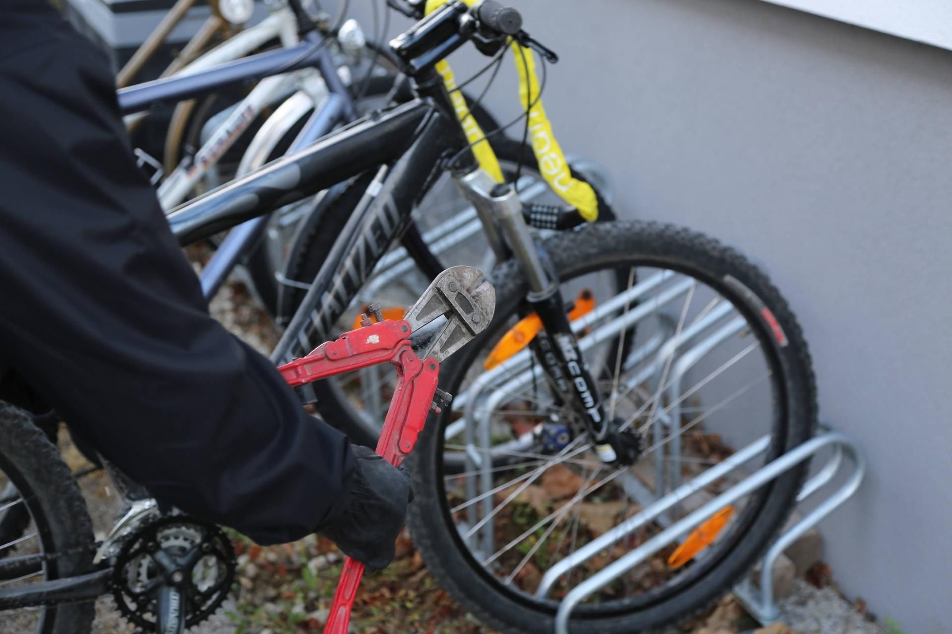 Ein Fahrraddieb auf Beutezug