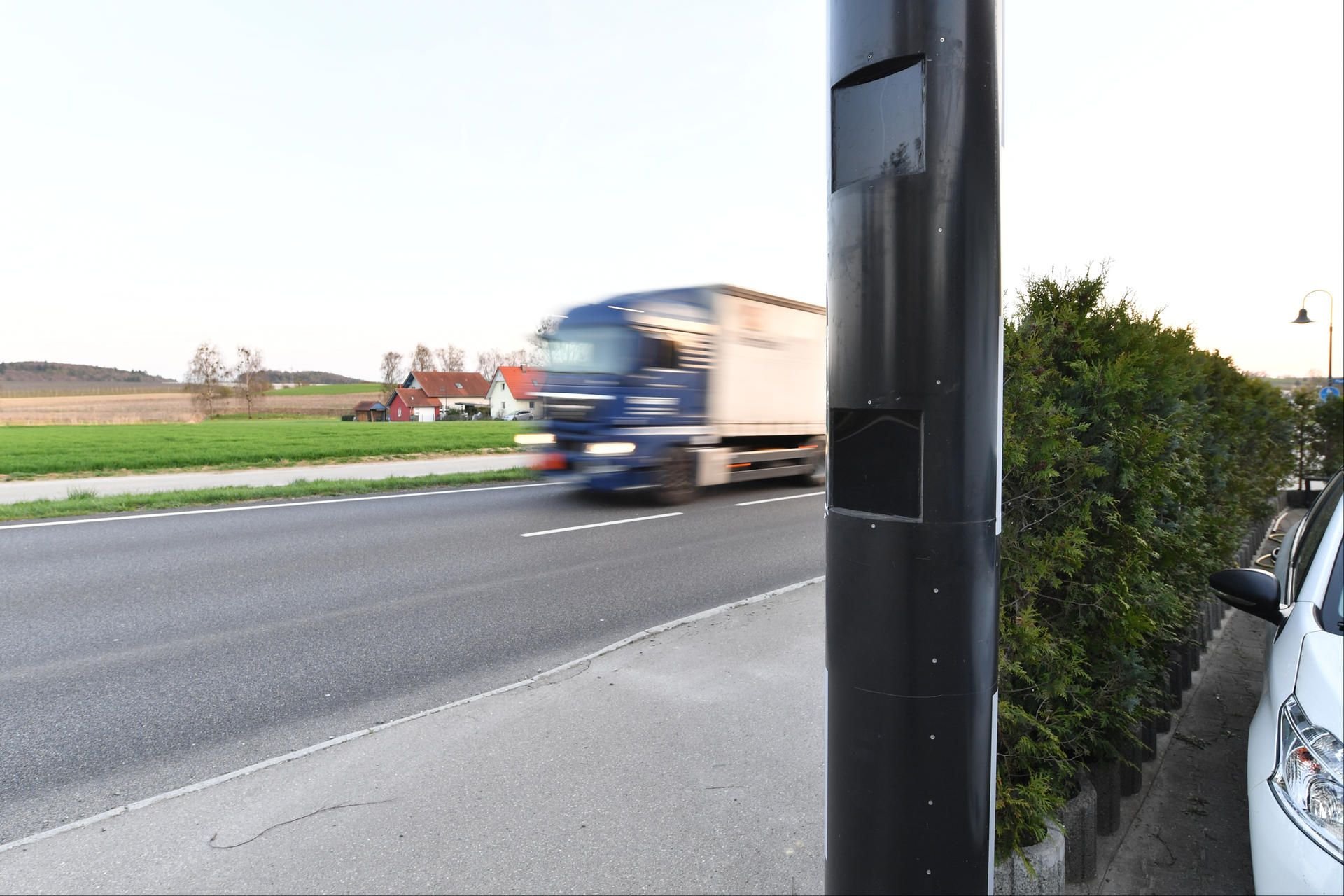 BlitzerAttrappe BlitzerAttrappe Wenn ein Kanalrohr zur Radarfalle wird