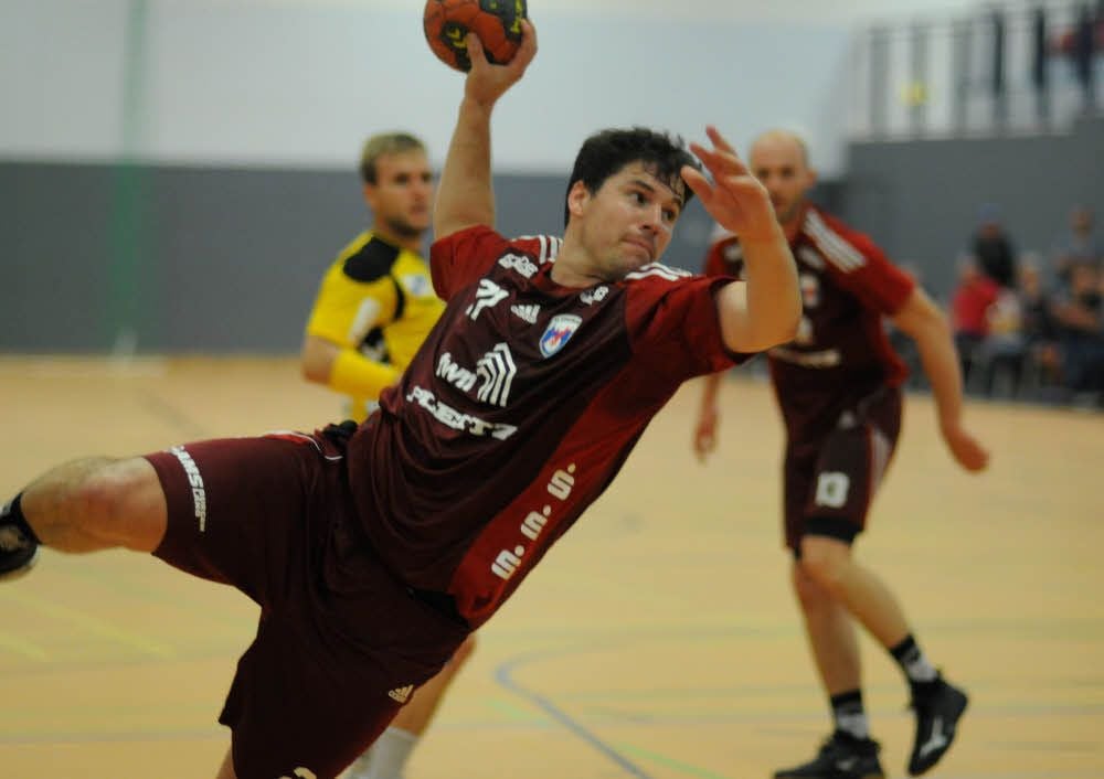 Der von der SG LVB Leipzig gekommene Kreisläufer Hannes Zerrenner hatte in den beiden letzten Partien gefehlt, wird zum Heimspiel gegen den USV Halle aber ins HCB-Team zurückkehren.