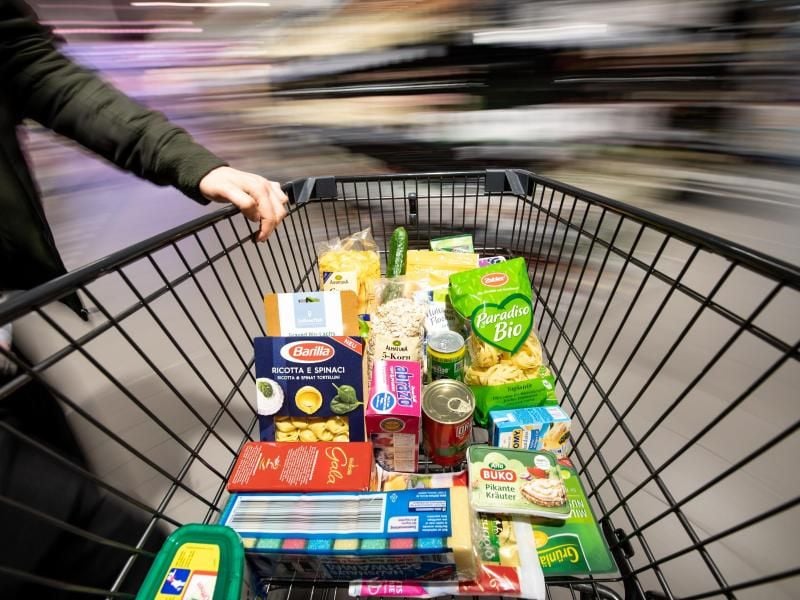 Beim Einkaufen schauen Verbraucher nicht nur auf das Geld. Sie wollen auch kurze Wege. Foto: