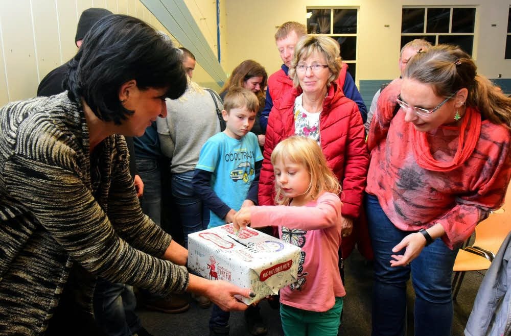 Nach dem Ende der Veranstaltung konnten Eltern, Großeltern und Kinder spenden.