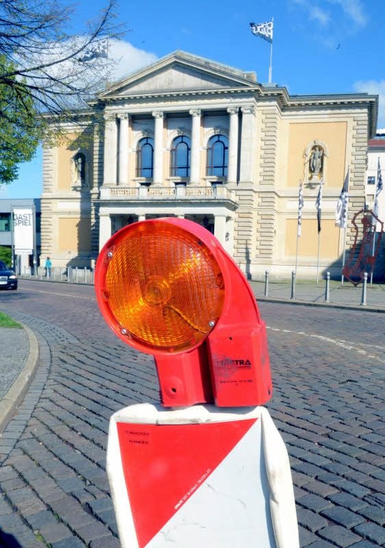 Stoppzeichen für ein Haus in Schieflage: Die Oper in Halle.