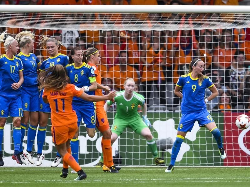 Lieke Martens trifft zum 1:0 für die Niederlande im Viertelfinale der Frauen-EM gegen Schweden. Foto: Carl Sandin