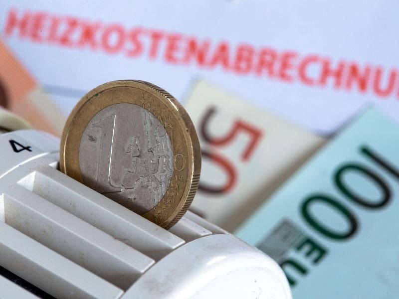 Um die Heizkostenabrechnung zu prüfen, dürfen Mieter in sämtliche Unterlagen einsehen, die Grundlage für die Kostenaufstellung waren. Foto: Jens Büttner