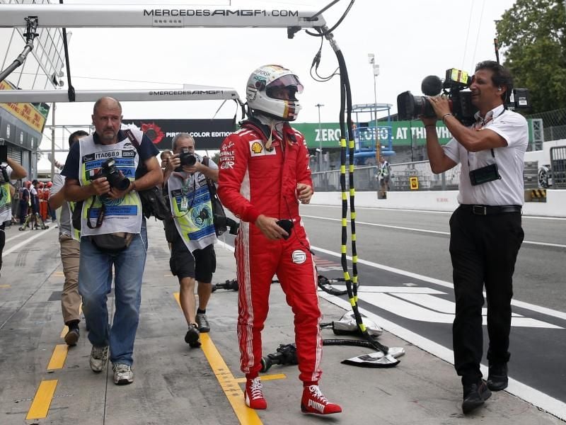 Ferrari-Pilot Sebastian Vettel startet nach seiner Trainingsbestzeit als Favorit ins Rennen um die Pole. Foto: Antonio Calanni/AP