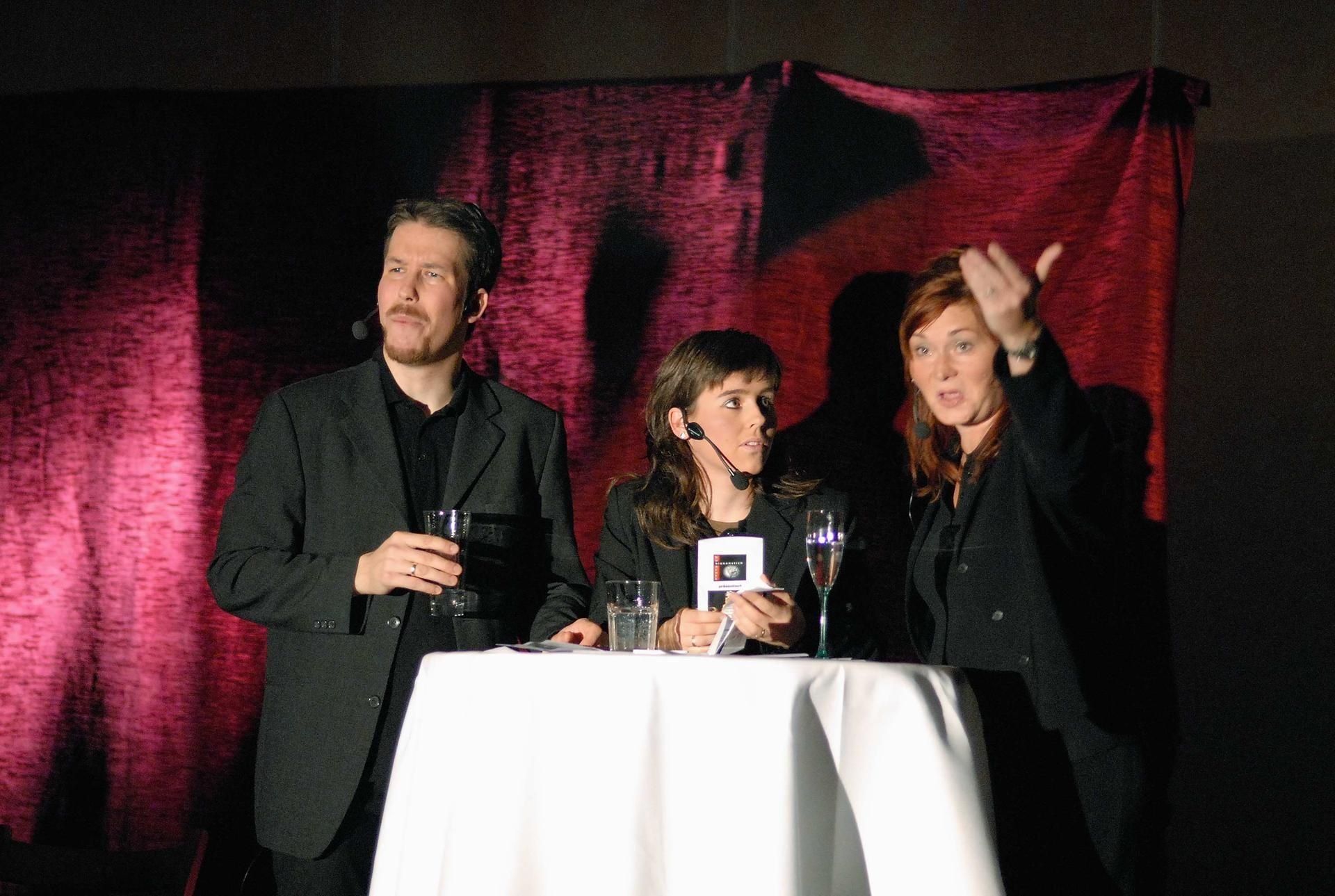 „Bienenstich“ kehrt auf die Bühne zurück. Mit einem neuen Programm im Alten Theater.