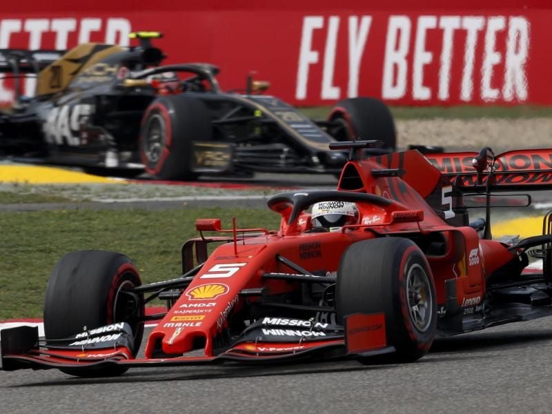 Sebastian Vettel vom Team Scuderia Ferrari startet beim Großen Preis von China von Startposition drei in das Rennen. Foto: A. Wong/AP
