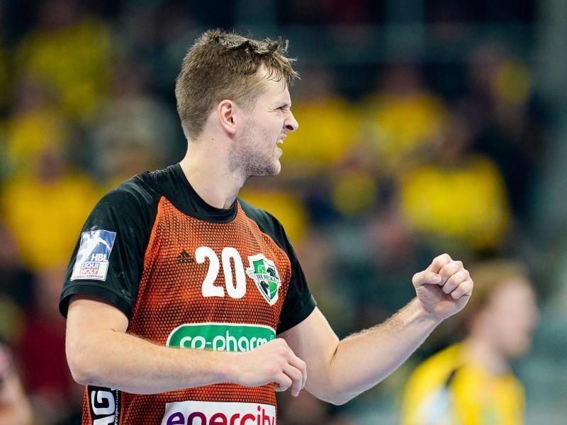 Bleibt weiter im Trikot von Hannover-Burgdorf: Handball-Nationalspieler Fabian Böhm. Foto: Uwe Anspach/dpa