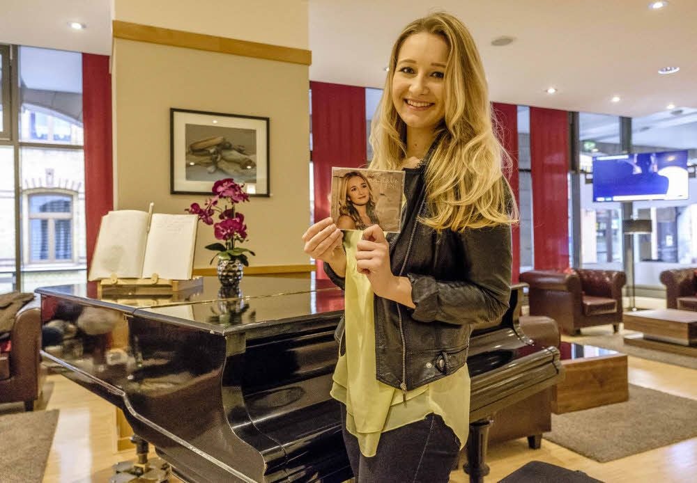 Natalie Laments erste CD ist erschienen. Sie trägt den Titel „Schlager mit Herz“. Es handelt sich um ein Cover-Album mit Liedern von Belsy. Bereits im Mai soll eine weitere CD auf den Markt kommen, dann mit eigenen Songs der Wittenbergerin.