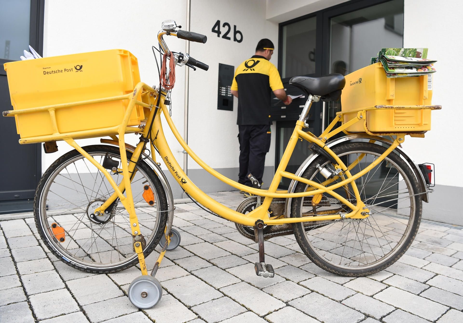 Die Deutsche Post DHL Group will mit breit angelegten Digitalisierungsinitative den Versand und Empfang von Briefen und Paketen erleichtern.