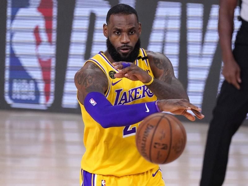 Das Lakers-Team um Superstar LeBron James steht kurz vor dem Einzug ins Conference Finale. Foto: Mark J. Terrill/AP/dpa