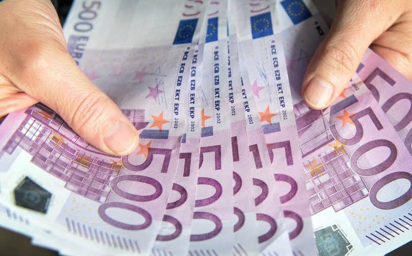 Ab dem Jahr 2018 werden die 500-Euro-Banknoten von den Notenbanken der Euro-Länder nicht mehr gedruckt. Alte Scheine bleiben aber gültig.