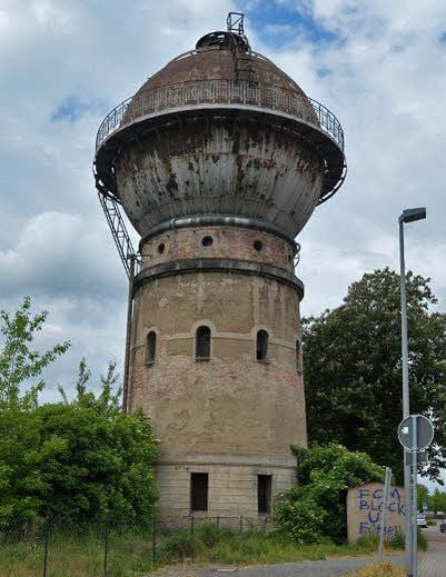 Der Wasserturm ist ein Wahrzeichen Ascherslebens.