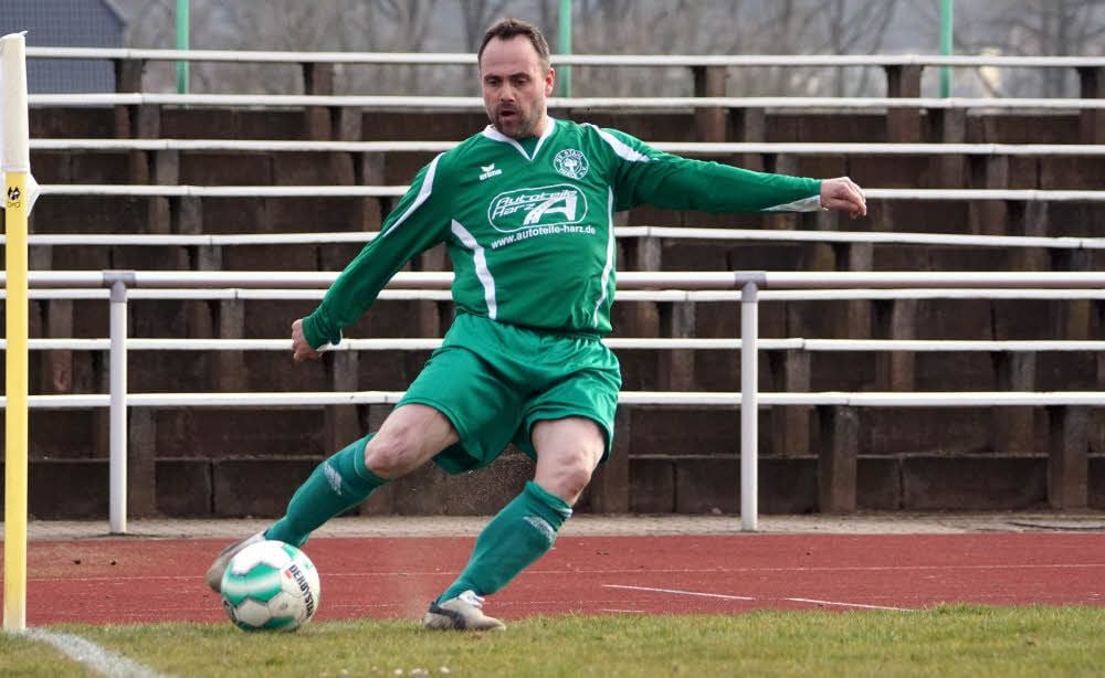 Ingo Vandreike, seit fast vier Jahren Trainer der ersten Mannschaft, musste wegen vieler Ausfälle selbst in der Startaufstellung spielen.