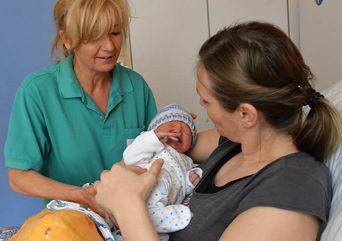 Katrin Herrmann bei Ute Junghanns und Baby Henri