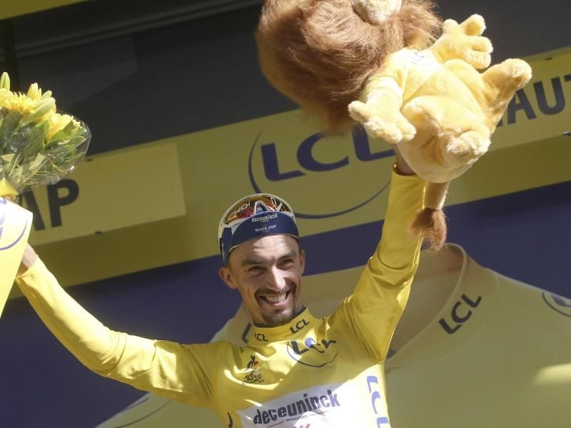 Fährt in Gelb in die Alpen: Julian Alaphilippe. Foto: Thibault Camus/AP