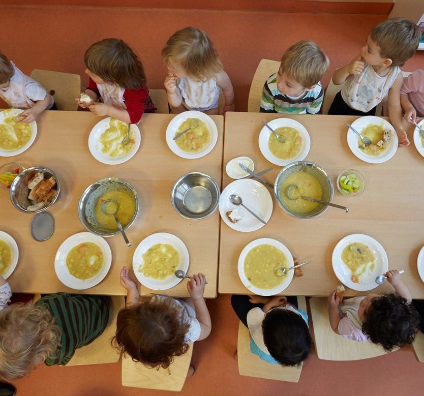 Dessau-Roßlaus Dekita-Kinder ab Januar jeden Tag drei Mahlzeiten bekommen und gemeinsam essen.