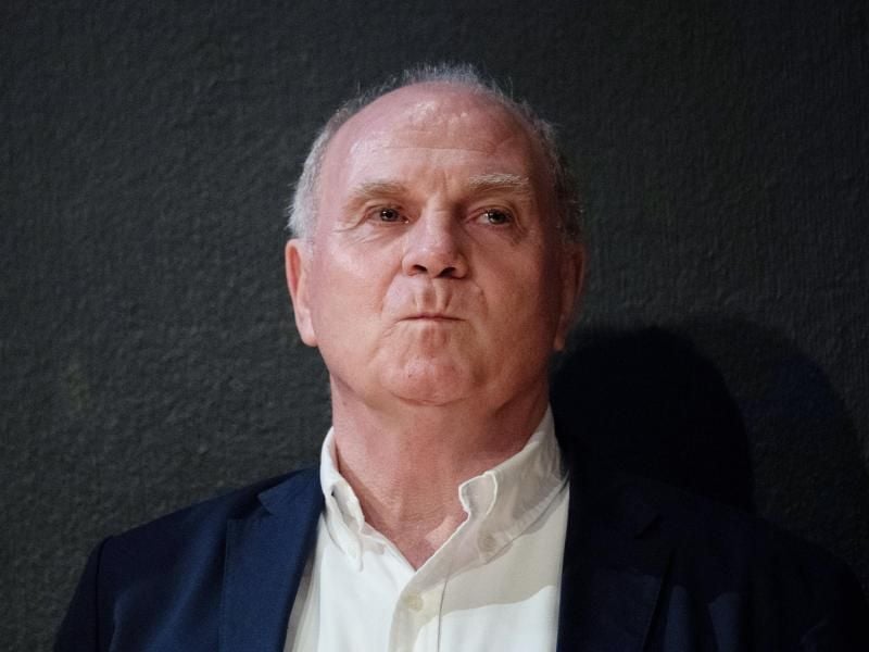 Am 1. Mai feiert Uli Hoeneß sein Jubiläum als „Bayern-Macher”. Foto: Marijan Murat/dpa