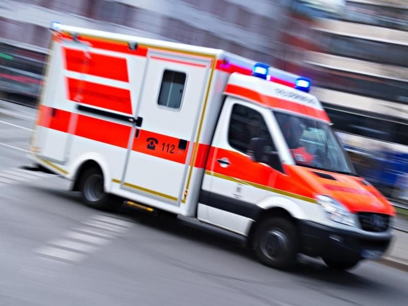 Ein Rettungswagen im Einsatz. Foto: Nicolas Armer/Archiv