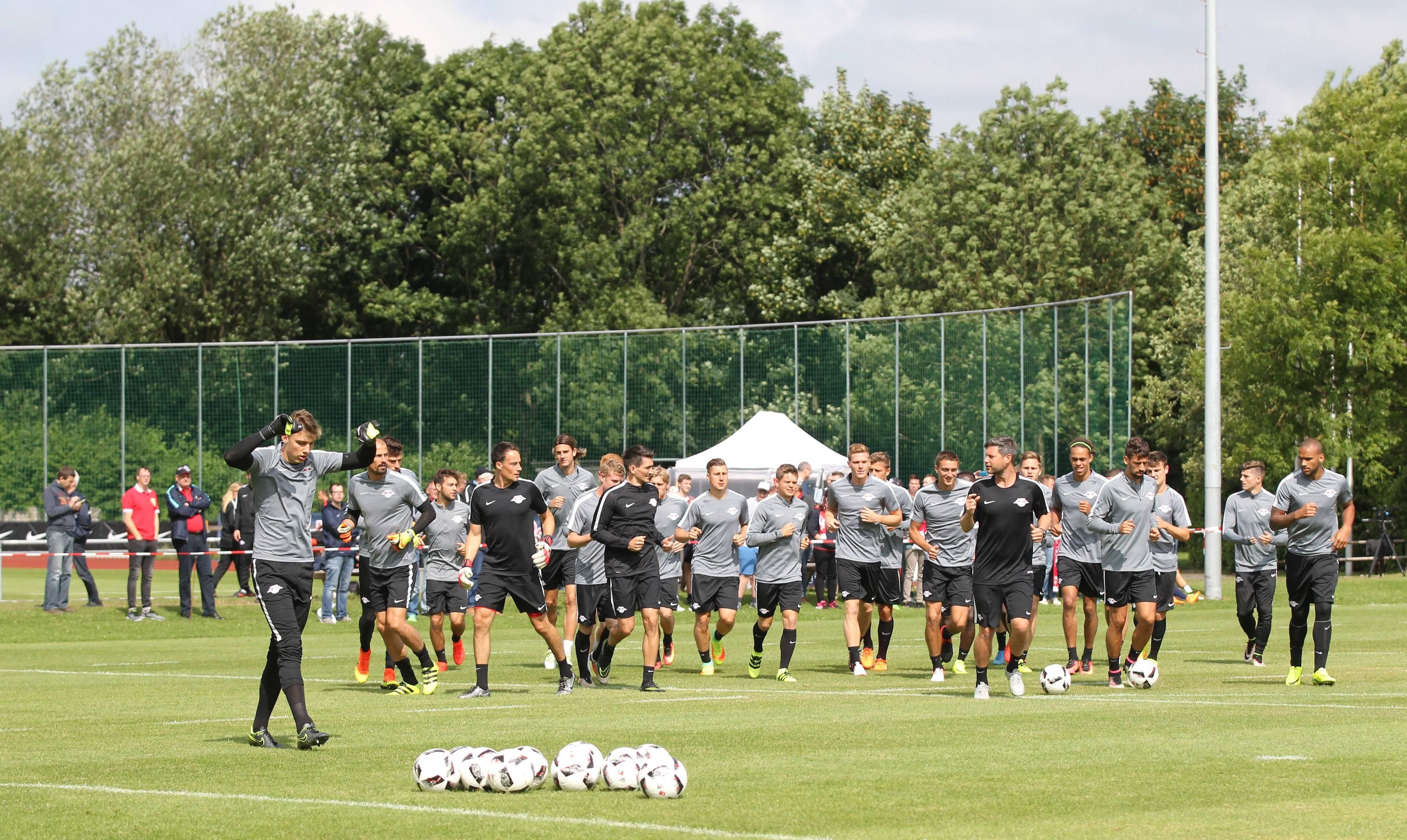 Am Montag zogen bereits dunkle Wolken über dem RB-Trainingscamp auf.